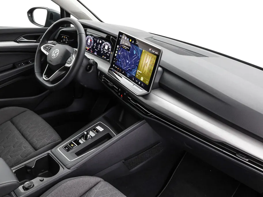Volkswagen Golf variant Life Edition 1.5 eTSI 116 pk 7 versn. DSG · Achteruitrijcamera · draadloze telefoonlader · Trekhaak inklapbaar, met elektrische ontgrendeling ·