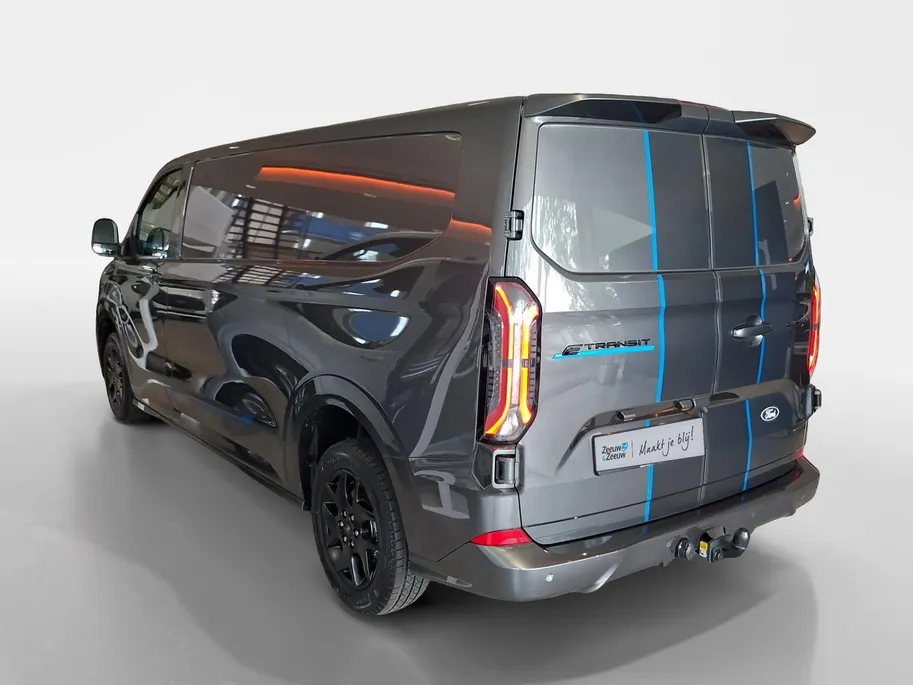 Ford E-Transit Custom 340 L2H1 Sport 71 kWh 218 pk | NIEUW TE BESTELLEN | 17' LM velgen | Laadruimtebescherming | Achteruitrijcamera | All weather banden | Trekhaak | Rijklaarprijs!