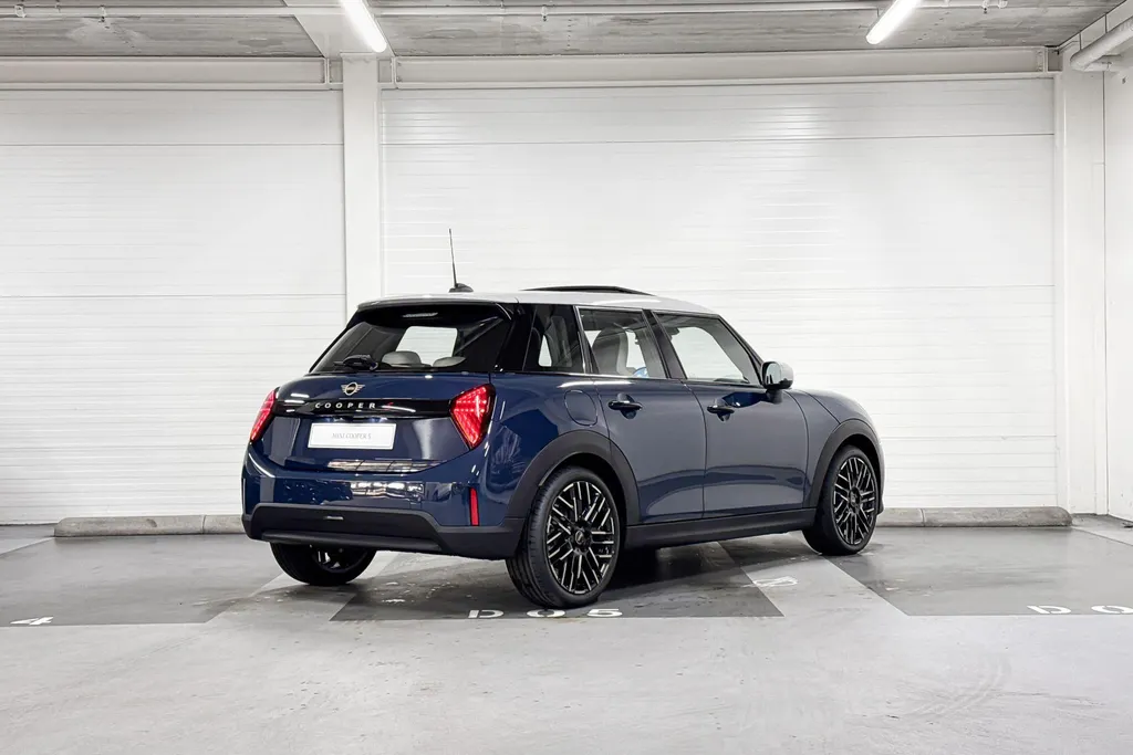 MINI Cooper 5-deurs Cooper S Favoured XL