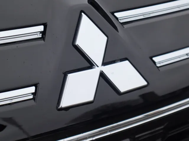 Mitsubishi Outlander 2.4 PHEV Instyle Trekhaak | Panodak | Adaptive Cruise | All Seas
