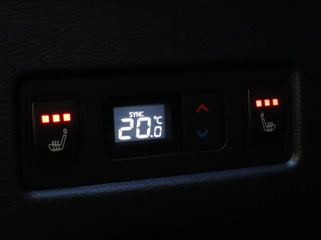 Mitsubishi Outlander 2.4 PHEV Black Edition | Stoel Massage | Schuif/Kantel Dak
