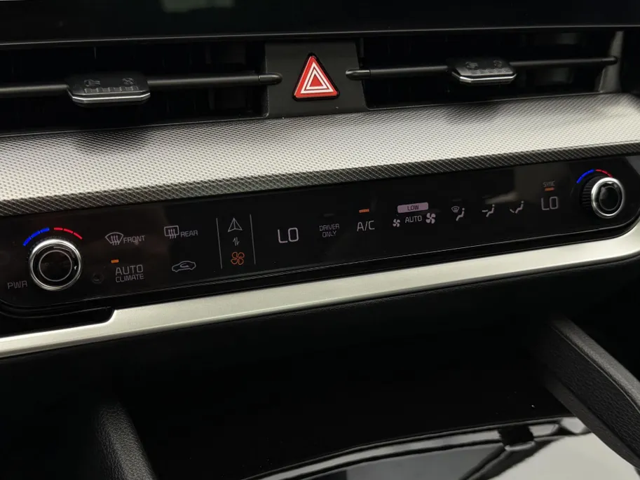 Kia Sportage 1.6 T-GDi Hybrid GT-PlusLine | Apple Carplay/ Android Auto | Navigatiesysteem | Licht + Regensensor | Stoelverwarming + Stoelkoeling | Stuurverwarming | Elektrisch Verstelbare Voorstoelen | Geheugen op Bestuurdersstoel | Elektrisch Schuif / Kanteldak | El