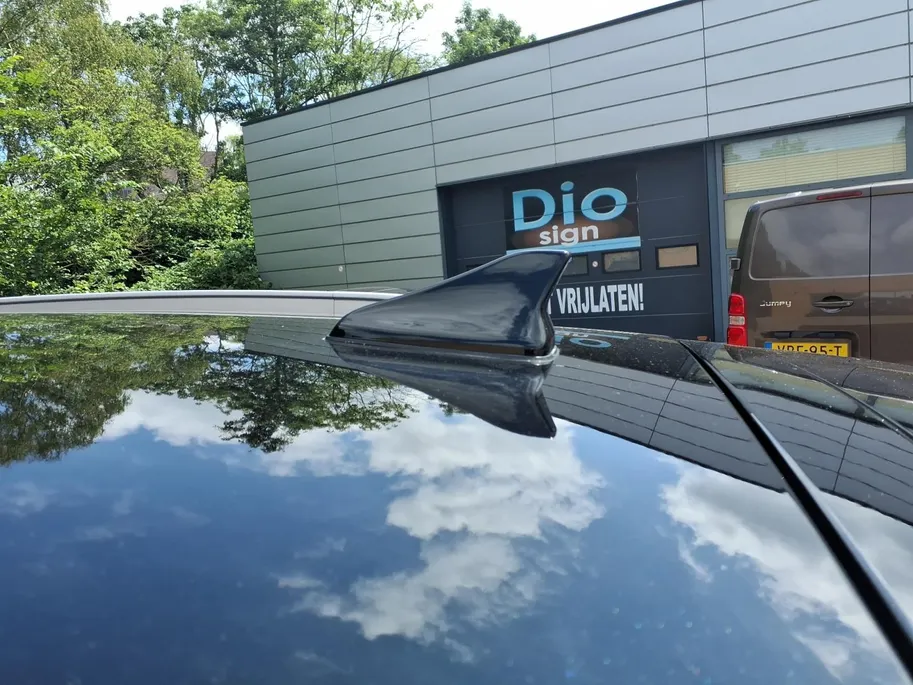 Kia Niro 1.6 GDi Hybrid First Edition achteruitrijcamera , navigatiesysteem full map , electronic climate controle , cruise , parkeersensor , lm velgen zwart .