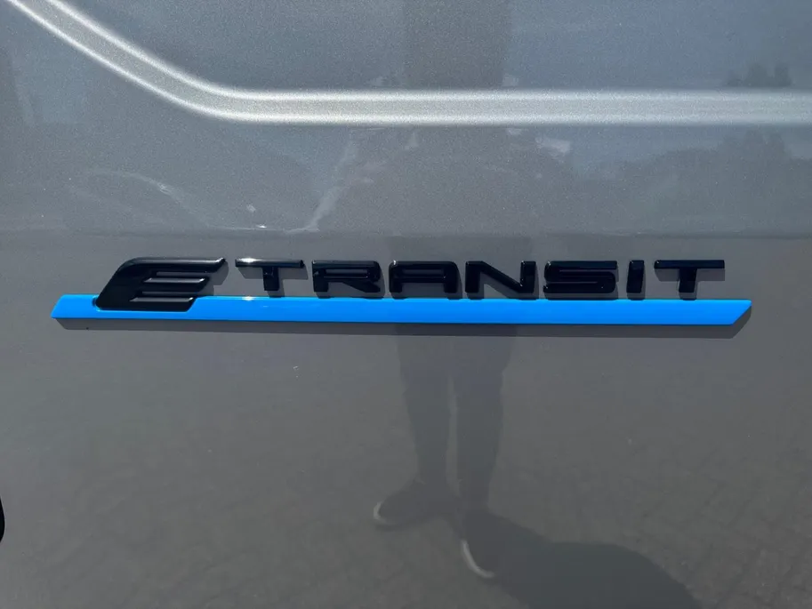 Ford E-Transit Courier Limited 46 kWh | Driver Assistance Pack | Navigatie | Trekhaak | Parkeersensoren | Nieuw te bestellen!