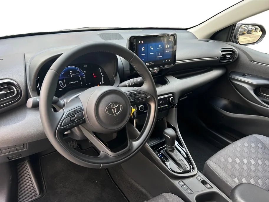 Toyota Yaris 1.5 Hybrid Dynamic | Nieuw | Apple Carplay/Android Auto | hill hold functie | airco (automatisch) | achteruitrijcamera | buitenspiegels verwarmbaar |