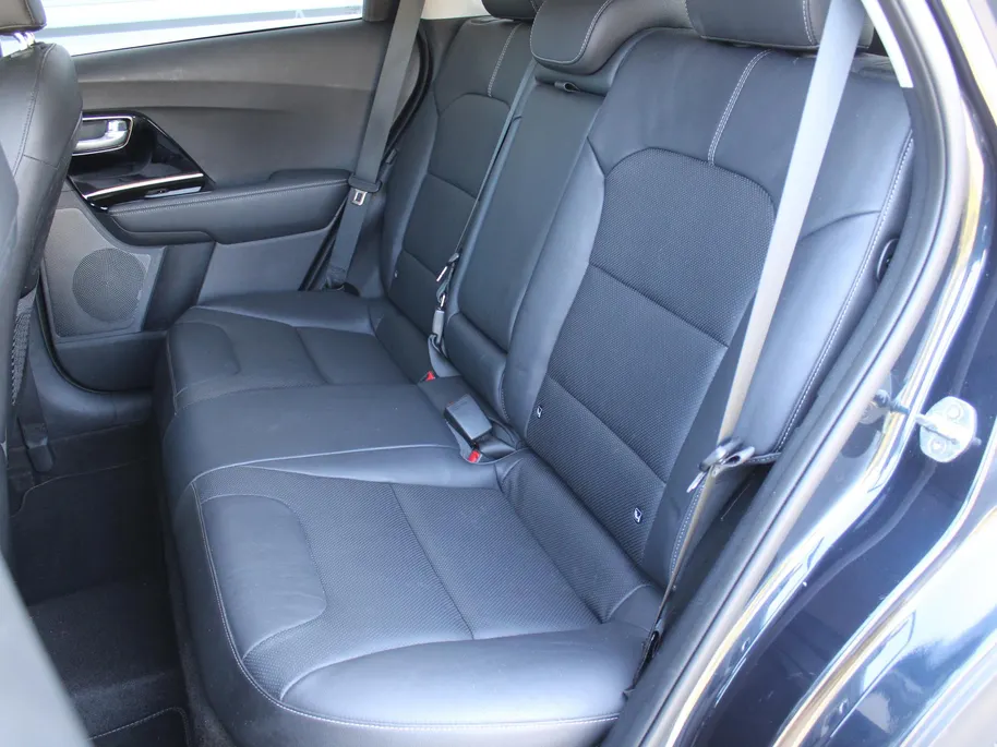 Kia Niro 1.6 GDi Hybrid DynamicPlusLine | Stuur-/stoelverwarming | Camera | Leer | Navi | Clima | Cruise adapt. | Keyless | 16' LM |