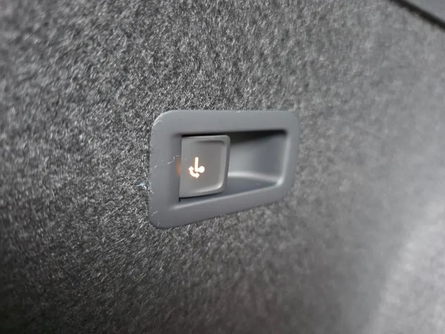 CUPRA Formentor 1.5 TSI e-Hybrid Business 204Pk | Panoramadak | Elektr. Trekhaak | Stoelverwarming | Elektr. Achterklep | Matrix Led koplampen | Virtual Cockpit | Fabrieksgarantie |