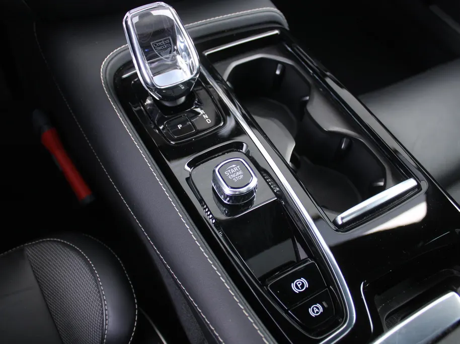 Volvo V60 2.0 T6 Plug-in hybrid AWD Plus Dark | Nappaleder | Trekhaak | HK audio | Schuifdak | Stuur-/stoelverwarming | Adap. Cruise | Dodehoek detectie | Geheugenstoelen | 360 Camera |