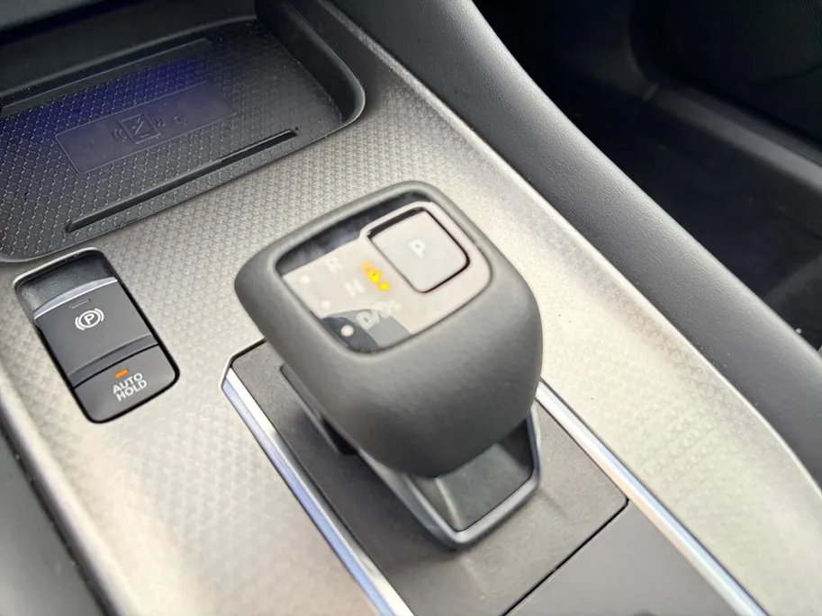 Nissan QASHQAI 1.3 MHEV Xtronic N-Connecta Apple Carplay/Android Auto , airco (automatisch) , cruise control adaptief met Stop&Go en stuurhulp , elektrisch bedienbare achterklep met sensorsturing , navigatiesysteem , panoramadak , voorstoelen verwarmd en stuur , rondomz