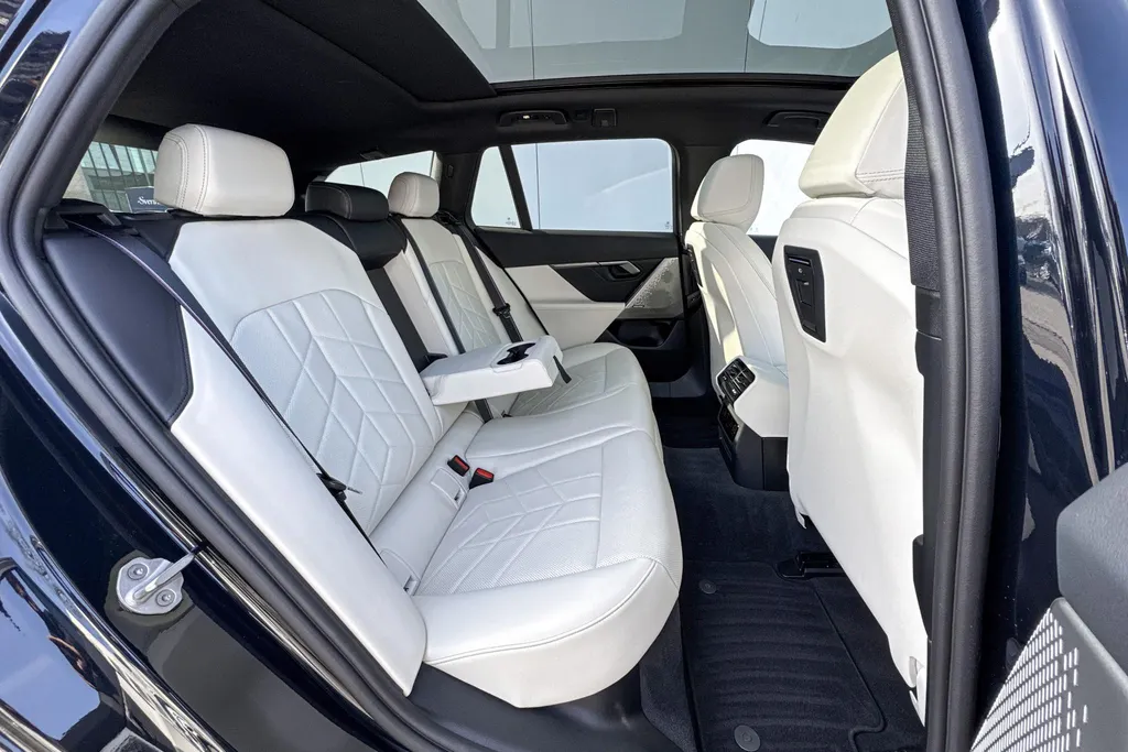 BMW 5 Serie Touring 550e xDrive