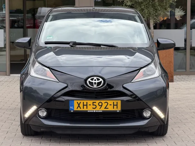 Toyota Aygo 1.0 VVT-i x-play | Android auto & Apple carplay | Navigatie | Airco |