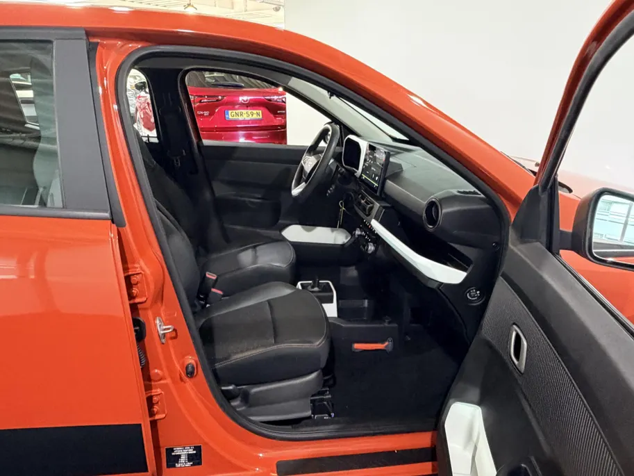 Dacia Spring Extreme 65PK 26.8 kWh Automaat | Snel Laden 40kW | Apple Carplay/Android Auto | Camera | Parkeersensoren Achter | Cruise Control | Navigatie | USB C | Bluetooth |