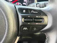 Kia Stonic 1.0 T-GDi MHEV DynamicPlusLine | Trekhaak | Keyless | Camera | Climate Control | Cruise Control | Lane Assist | Apple Carplay | Android Auto |