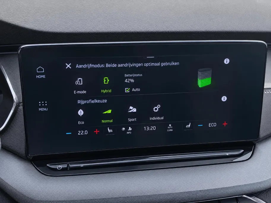 Škoda Octavia Combi 1.4TSI iV PHEV 150kW/204PK Sportline Business · Panoramadak · Navigatie · Camera + Parkeersensoren · Stoel, Stuur + achterbank verwarming · 18'' Velgen ·