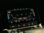 Audi e-tron 55 quattro S Line 300kW/408PK 95 kWh · Panoramadak · Camera + Parkeersensoren · Drive select