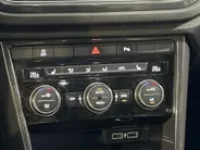 Volkswagen T-Roc 1.5 - 150PK TSI Sport | Digital Cockpit | Stoelverwarming | Navi | Apple CarPlay/Android Auto | Adaptive Cruise Control | Climate Control | Armsteun | Lichtmetalen Velgen |