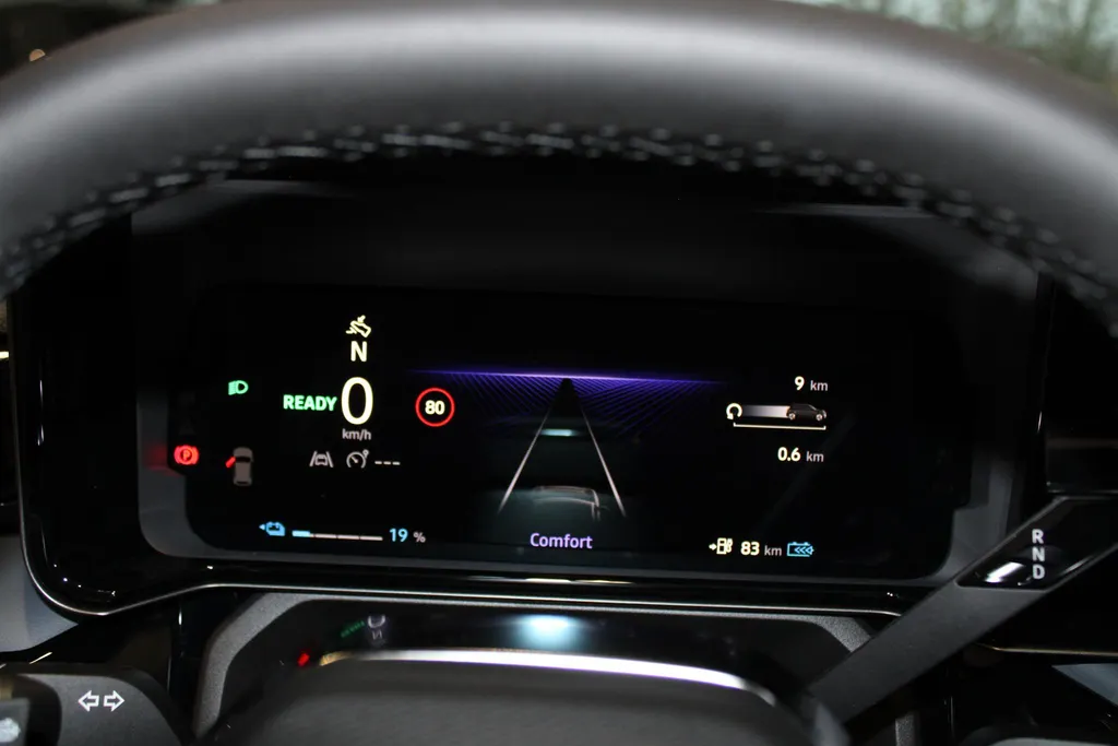 Nissan Micra 52 kWh EVOLVE A/T *Google assist*Parkeersensoren voor en achter*Climate regeling*stoel en stuurverwarming*E-padel stop*Adaptive cruise controle*LM-wielen*4x drive modus*Key card*417km WLTP*