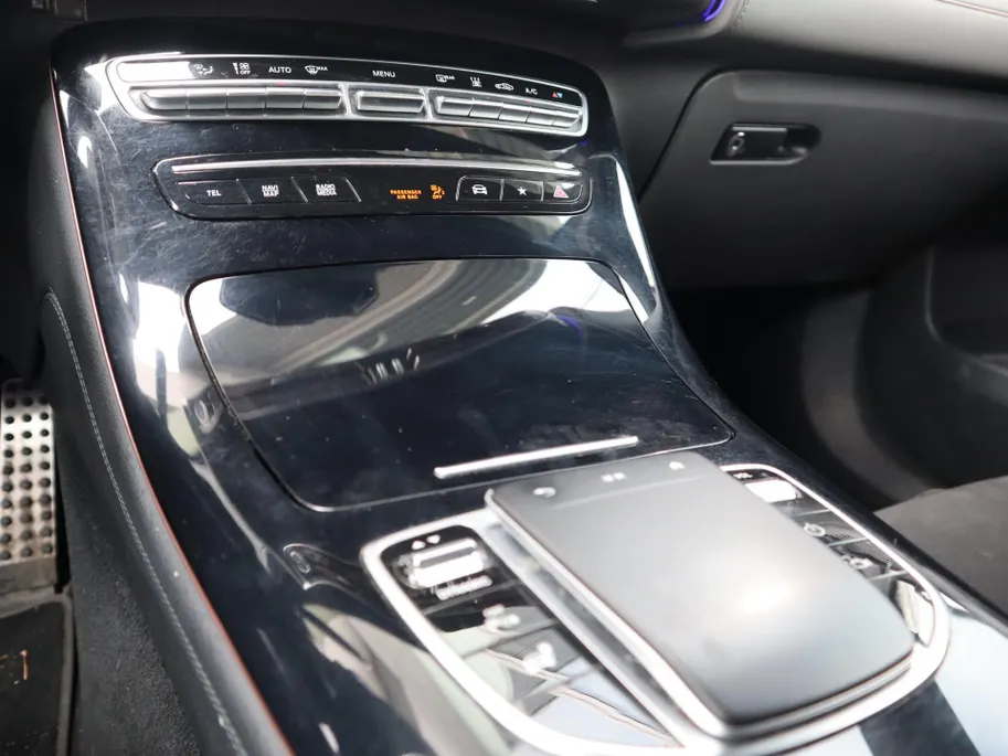 Mercedes-Benz EQC 400 4MATIC Business Solution AMG 80 kWh l 360 camera l Panoramadak l Keyless entry