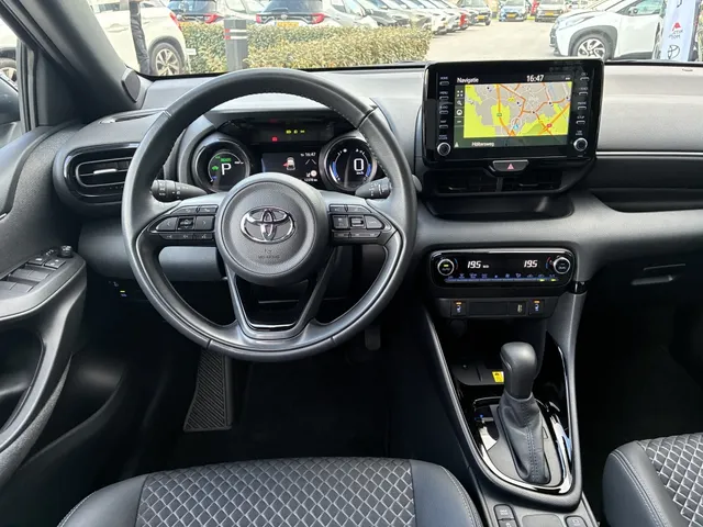 Toyota Yaris 1.5 Hybride Executive | Bi-Tone | Pdc (12367km)