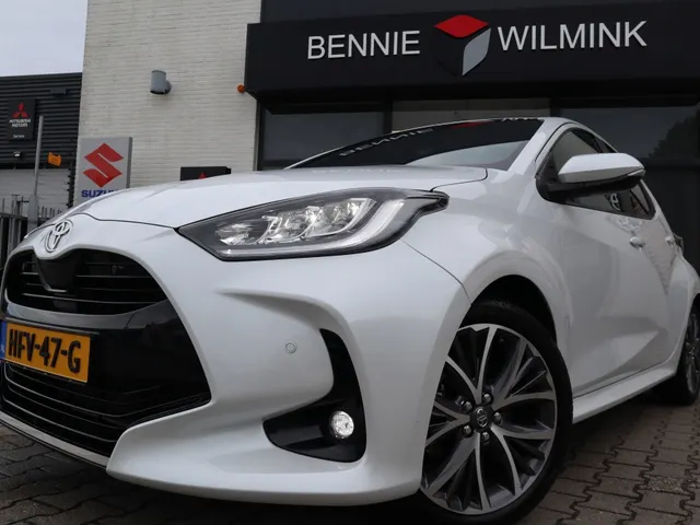 Toyota Yaris 1.5 Hybrid 130 Executive JBL | Head-up | Stuur en stoelverwarming VERKOCHT