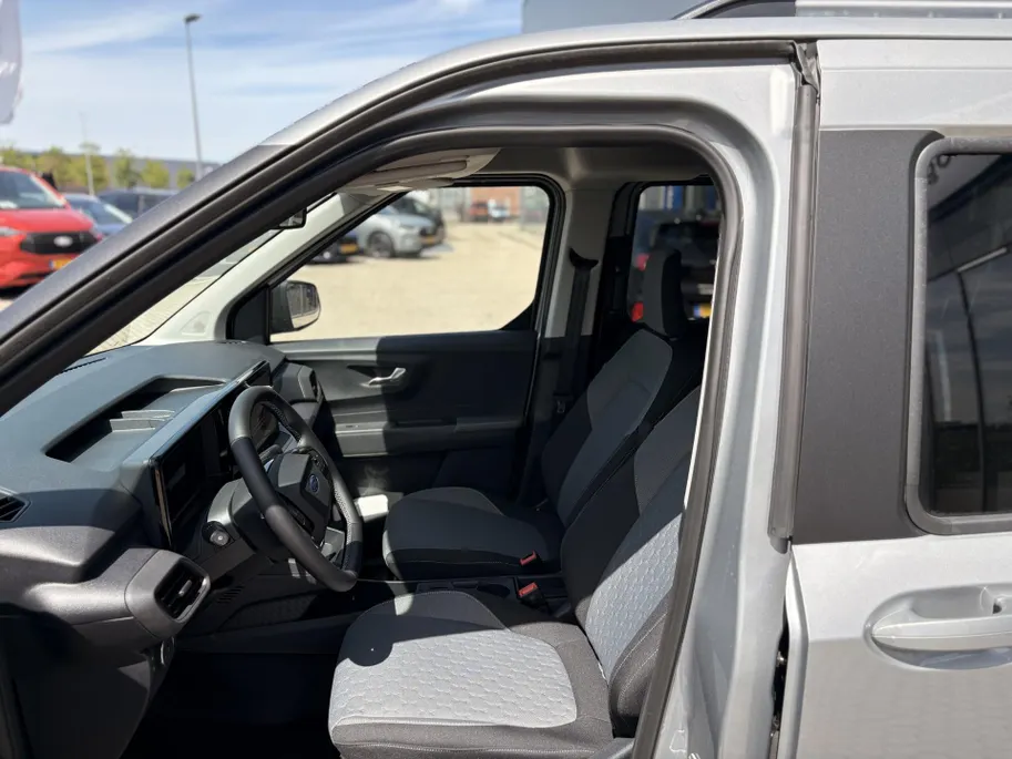 Ford Tourneo Courier EV 136pk | Trekhaak | Winter Pack