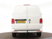 Volkswagen Bedrijfswagens Transporter 2.0 TDI L1H1 28 · Camera · Trekhaak · Apple/Android Car Play · Navigatie · Cruise Control · Vloerplaat · 16'' Inch · Garantie t/m 01-04-2028 of 100.000km