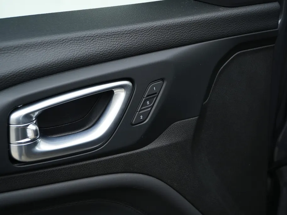 Jeep Compass 4xe 240 PK Hybride Summit | Pano | Premium | LED | Winter | 19'