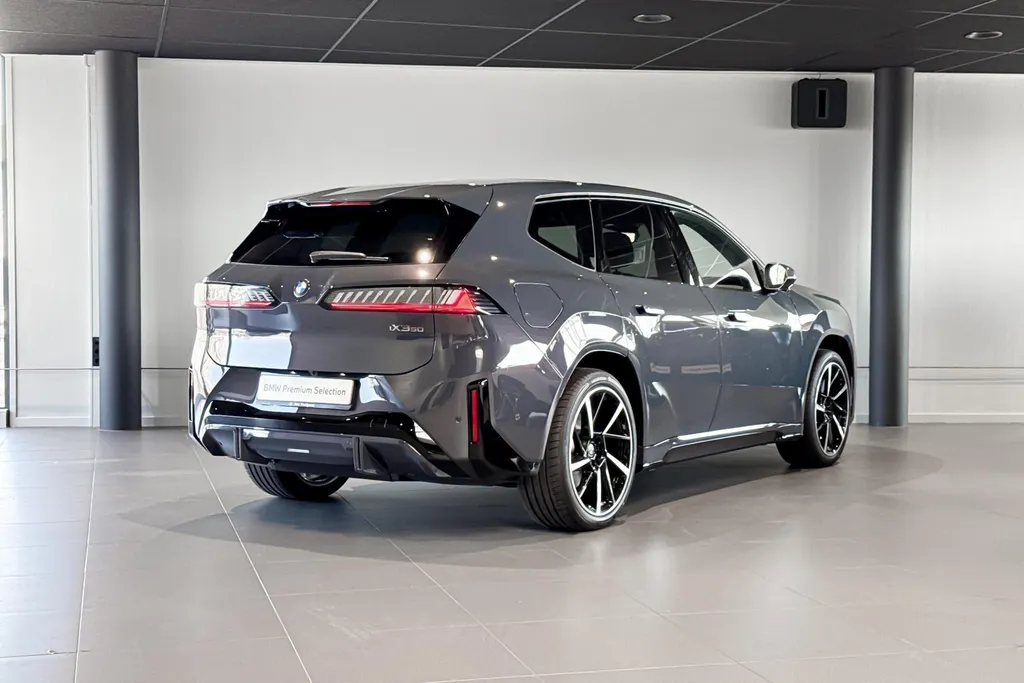 BMW iX3 50 xDrive 113 kWh
