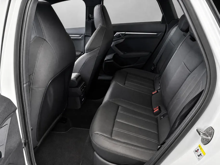 Audi A3 Sportback 45 TFSIe 272pk S-Tronic S Edition Competition · SOH 100% · Panoramadak · Camera · Lederen Bekleding · Elek. Stoel Bestuurder · Elek. Achterklep · Dodehoeksensor · Garantie t/m 24-06-2030 of 100.000km · EXTRA INRUILKORTING ·