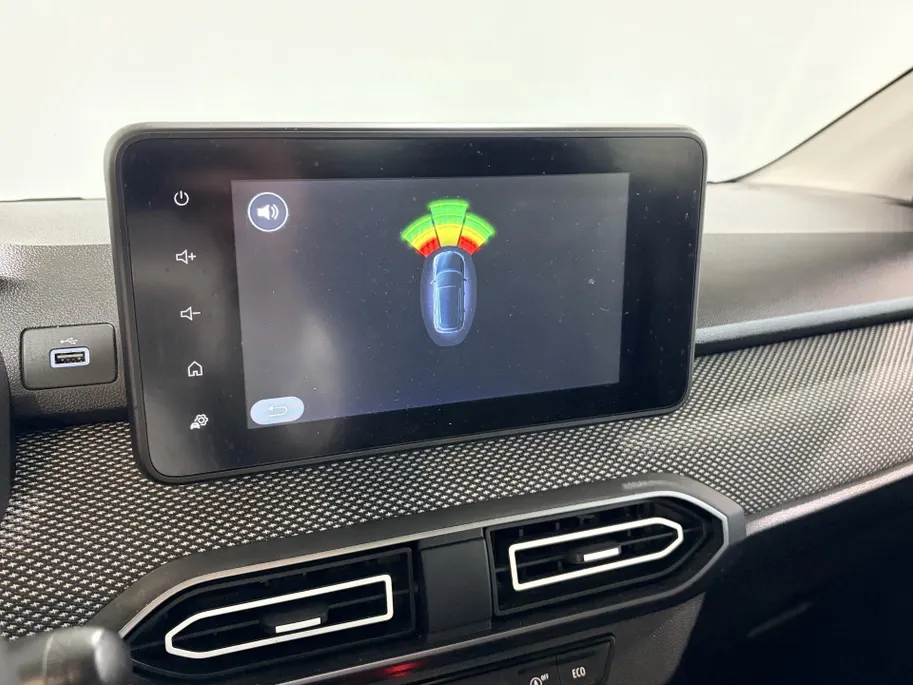 Dacia Sandero 100PK TCe ECO-G Expression | 1e eigenaar | Airco | Parkeersensoren | Camera | Apple CarPlay/Android Auto | Elektrische Ramen & Spiegels | Licht & Regen Sensor | Full LED |