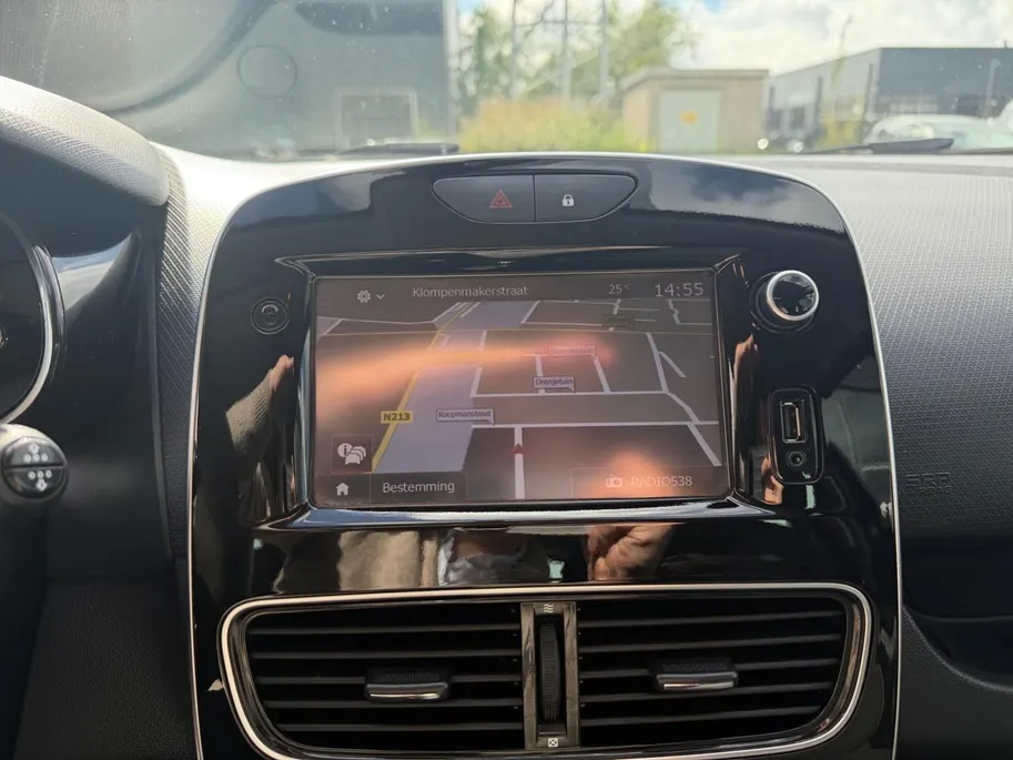 Renault Clio 0.9 TCe Limited | Navigatie | Bluetooth | Parkeersensoren | Onderhoudshistorie | LMV | Airco | Cruise Control | 12 Maanden BOVAG Garantie
