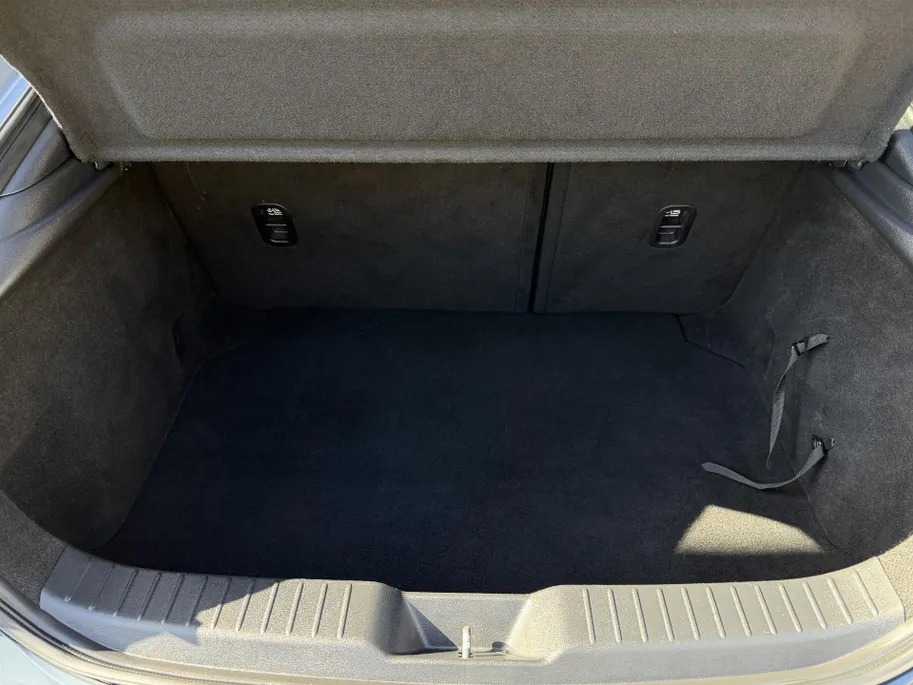 Mazda 3 2.0 e-SkyActiv-G M Hybrid 122 Comfort met Bose | Apple Carplay / Android Auto | Navigatiesysteem | Licht + Regensensor | Elektrisch Verstelbare Bestuurderstoel  | Stoel + Stuurverwarming | Parkeersensoren Voor + Achter | Camera Achter | 18'Lichtmetalen ve