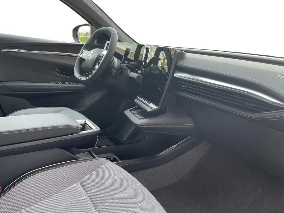 Mitsubishi Eclipse Cross Intense+ 87 kWh | ACTIEPRIJS INCL. € 4.000,- KORTING |