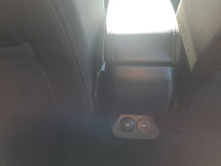 Ford Puma 1.0 EcoBoost Hybrid Titanium | Trekhaak afneembaar | DAB | 360 Camera | Adaptieve Cruise | Climate | Stuur/stoel/voorruit verwarming | Apple Carplay/Android Auto | Navigatie
