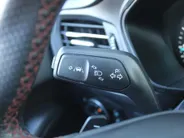 Ford Focus Wagon 1.0 EcoBoost ST Line Business | Stuur-/stoel-/voorruitverwarming | Camera | Clima | Draadloze telefoonlader | 17' LM | Navi |