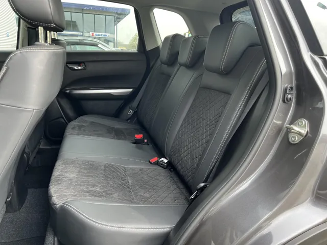 Suzuki Vitara 1.4 Boosterjet Smart Hybrid Style Automaat | Demonstratievoertuig | Apple Carplay & Android Auto | 17' LM Velgen | Climate Control | Adaptieve Cruis Control