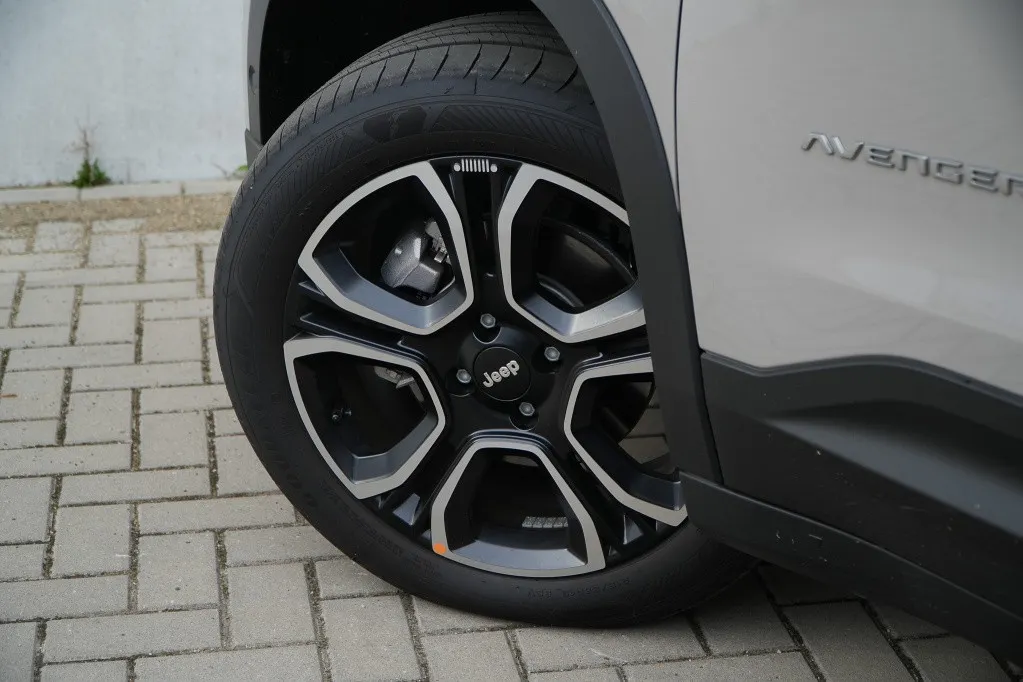 Jeep Avenger 1.2 e-Hybrid Summit | Pano | Navi | JBL | Camera | Winter | 18'