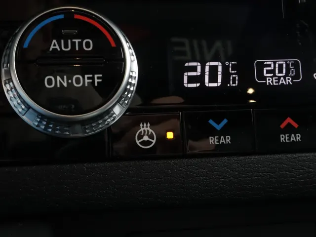 Mitsubishi Outlander 2.4 PHEV Black Edition All Seasons | Yamaha sound