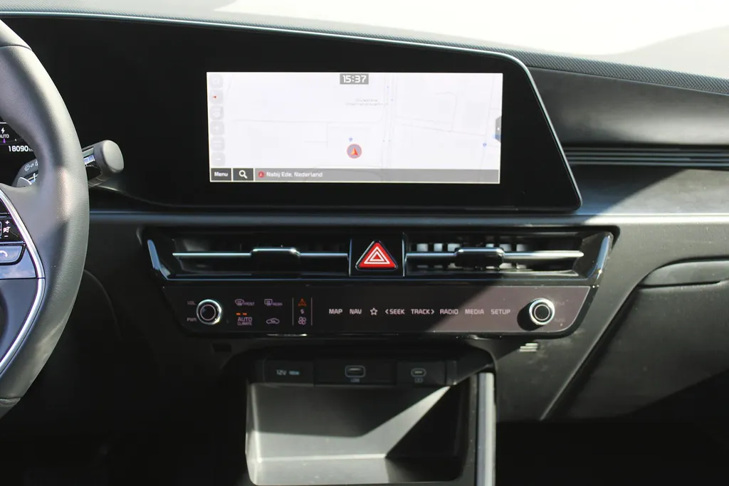 Kia Niro EV DynamicPlusLine 64.8 kWh | Airco | Navi | Camera | Cruise | 17' LM | PDC |