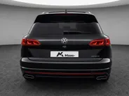 Volkswagen Touareg 3.0TSI 340kW/462PK R-line · Panoramadak · Trekhaak · Leder · Luchtvering