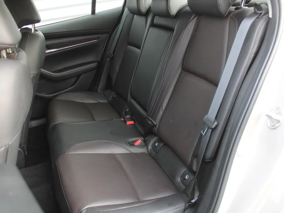 Mazda 3 2.0 e-SkyActiv-G M Hybrid 122PK 6MT Comfort | BTW Auto | Navi | Leder | Keyless | Camera | Elek. Stoelvers. |
