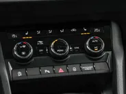 Škoda Karoq 1.5 TSI ACT 150pk DSG Business Edition · Camera · Inklap. Trekhaak · Keyless · Stuur- & Stoelverwarming · Apple/Android Car Play · ACC · Garantie t/m 02-07-2028 of 100.000km
