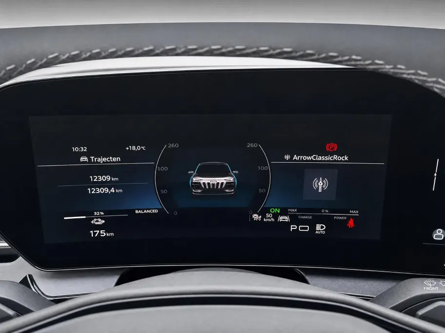 Audi Q6 e-tron S edition 306pk performance 100 kWh · Panoramadak · Luchtvering · Trekhaak · 360 Camera · Warmtepomp · Head-Up · Elek. Voorstoelen · 21'' Inch · 24-11-2030 of 100.000km