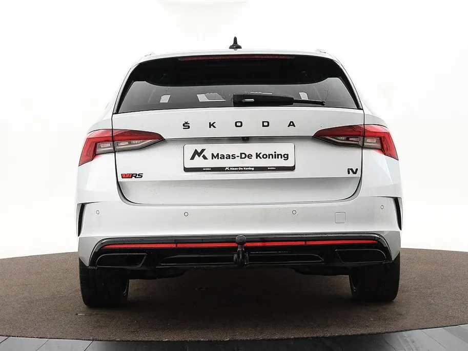 Škoda Octavia Combi 1.4 TSI RS iV PHEV 245pk DSG Business · Camera · Inklap. Trekhaak · Head-Up Display · Elek. Stoelen + Geheugen & Massage · Stuur- & Stoelverwarming ·