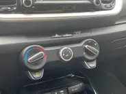 Kia Stonic 1.0 T-GDi Sports Edition | LM-Velgen | Navigatie | Parkeer camera | Cruise control | Luxe interieur