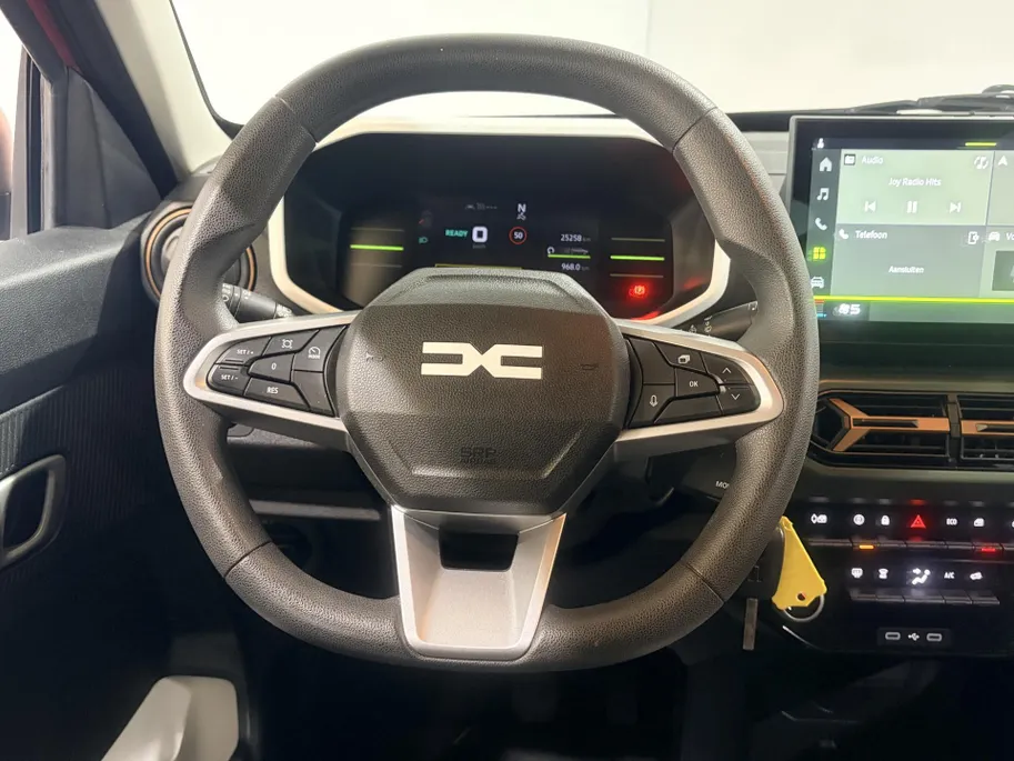 Dacia Spring Extreme 65PK 26.8 kWh Automaat | Snel Laden 40kW | Apple Carplay/Android Auto | Camera | Parkeersensoren Achter | Cruise Control | Navigatie | USB C | Bluetooth |