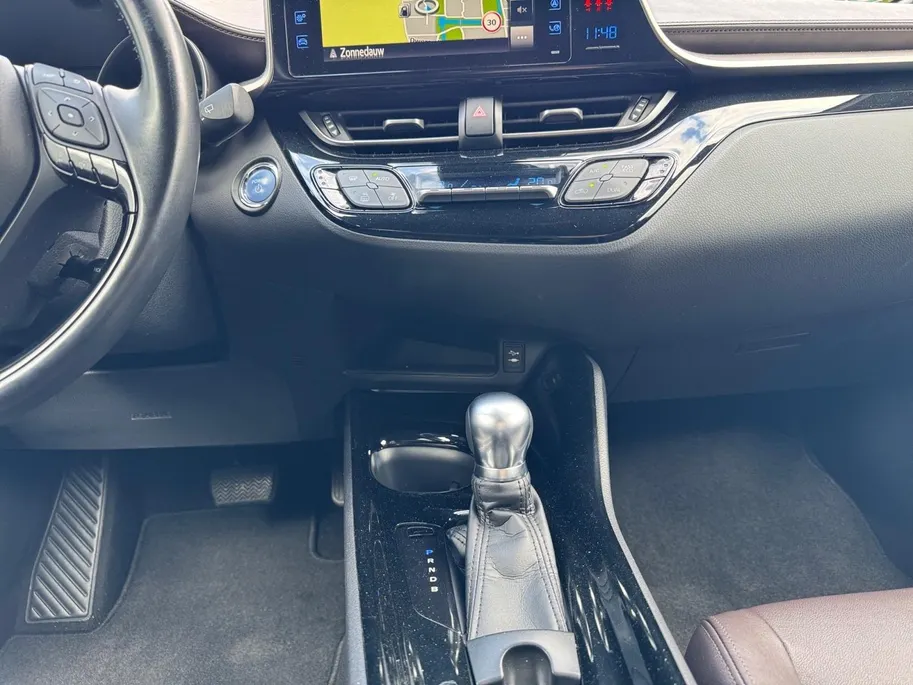 Toyota C-HR 1.8 Hybrid Executive | Climate control | Trekhaak | Keyless | Adaptive cruise control | Navigatie