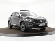 Volkswagen T-Roc 1.5 TSI 150pk DSG Style · Panoramadak · Camera · Elek. Achterklep · Dodehoeksensor · Stoelverwarming · Apple/Android Car Play ·