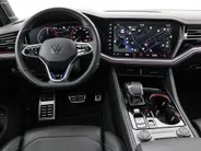 Volkswagen Touareg 3.0 TSi 462pk DSG eHybrid 4MOTION R · SOH 96.9% · Panoramadak · 360 Camera · Luchtvering · Wegklapbare Trekhaak · Stoelventilatie · Elek. Voorstoelen · 21'' Inch ·