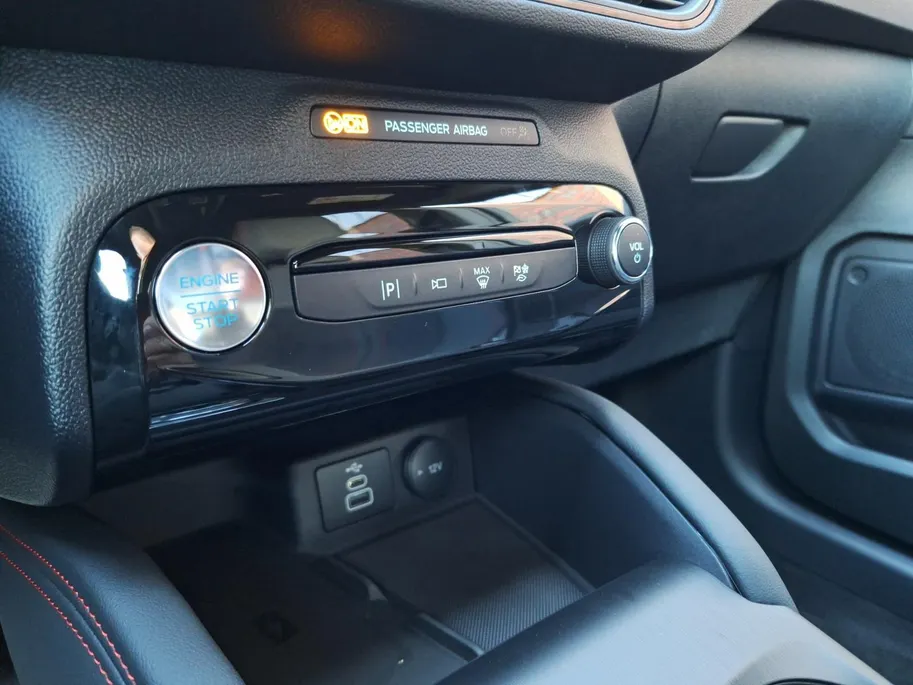 Ford Kuga 2.5 PHEV ST-Line X | Black Pack | Winterpack | Matrix Ledkoplampen | El. Trekhaak | 360Camera | Adaptive Cruisecontrol | Dodehoekdetectie | 20' Lichtmetaal | Draadloze Apple Carplay&Android Auto | B&O Audio | El. Vert. bestuurderstoel + geheugen | Nieuw t